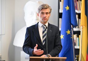 Pristatyta profesoriaus Sauliaus Sužiedėlio knyga - 2