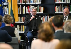 Pristatyta profesoriaus Sauliaus Sužiedėlio knyga - 24